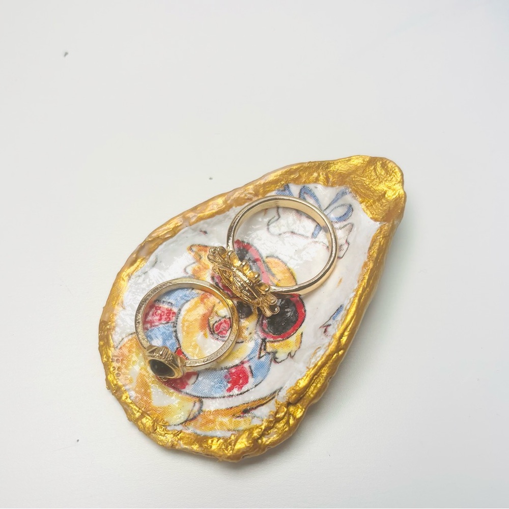 Handcrafted Oyster Shell Ring Dish Mini W/Dog With Tube Decoupage - Picture 3 of 4